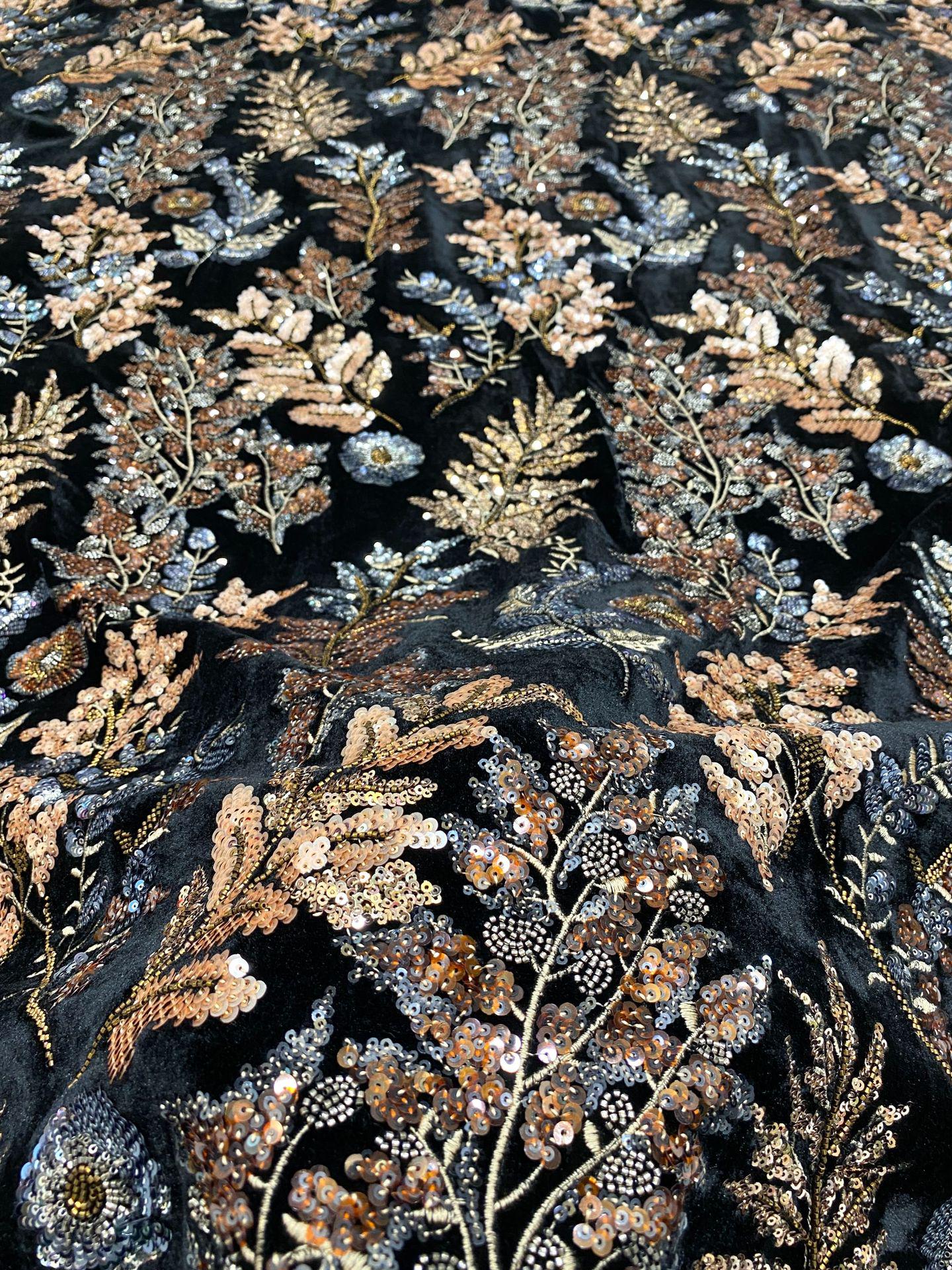 Tissu brodé de sequins en velours noir ��� Texti de perles multicolores" Large