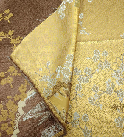 Tissu satiné damassé métallisé : jacquard à texture 3D, 150 cm de large