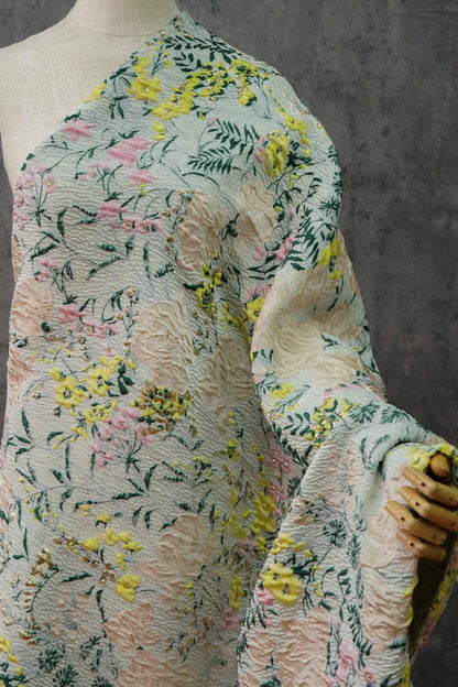 Tissu jacquard floral réversible : Rayonne/Polyester tissé en relief 3D, 137 cm de large