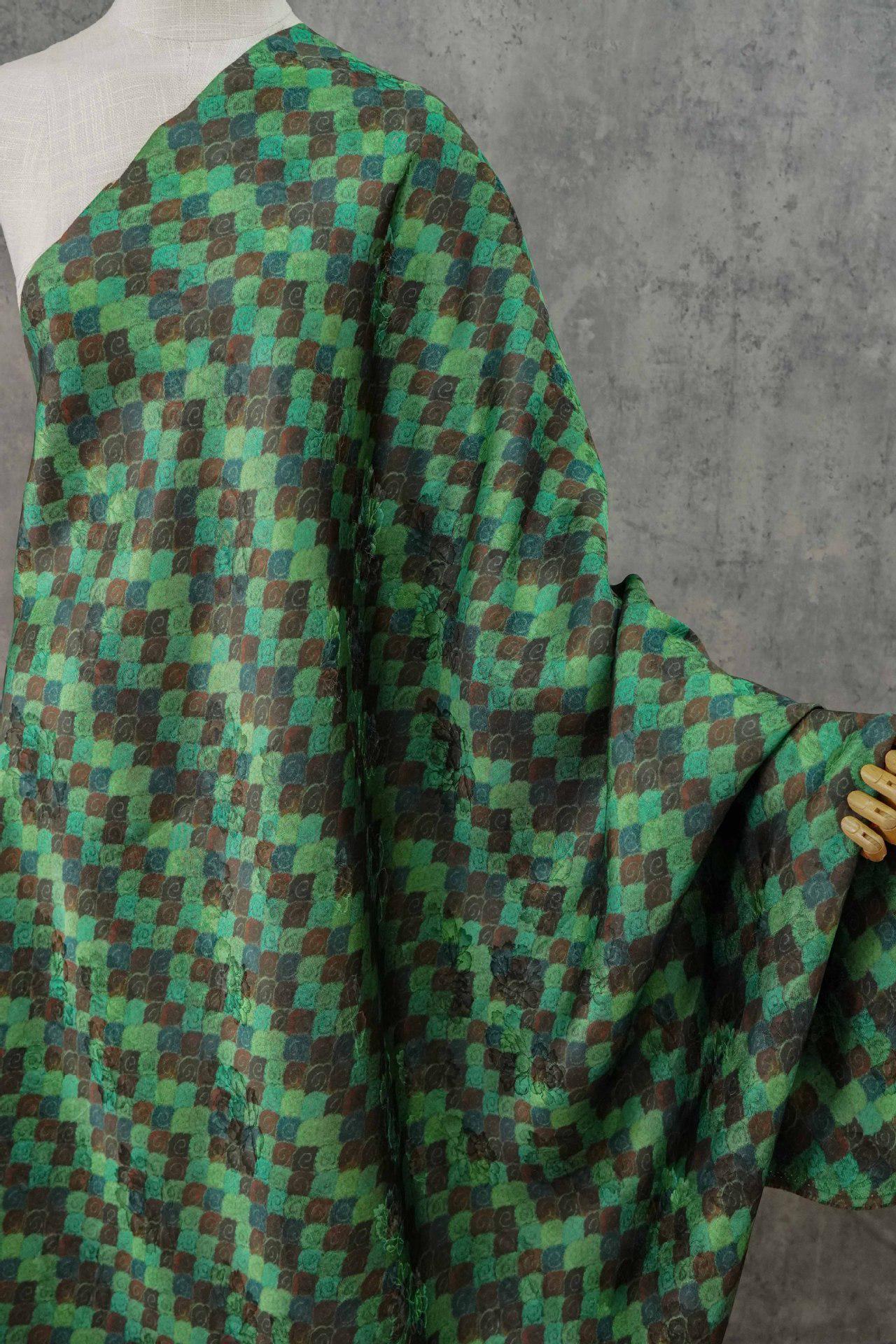 Tissu satin de soie thé : 142 cm de large, motif inversé en rayonne - Couture, costumes, décoration
