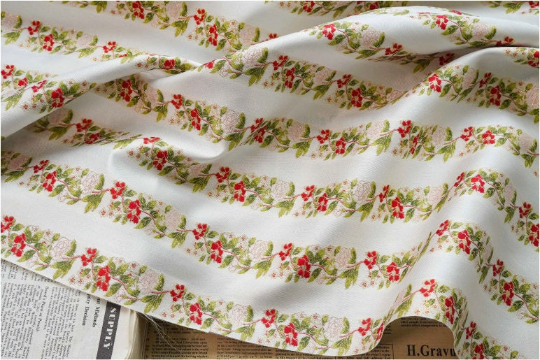 Tissu jacquard floral à fil doré : rayures pour ameublement, costumes et décoration