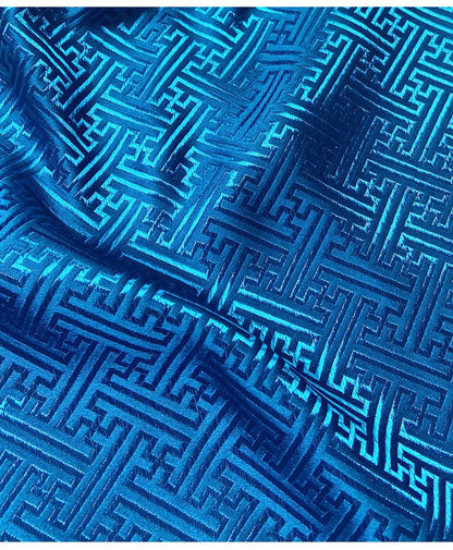 Tissu brocart chinois turquoise : motif frise, 150 cm de large, pour costumes et décoration