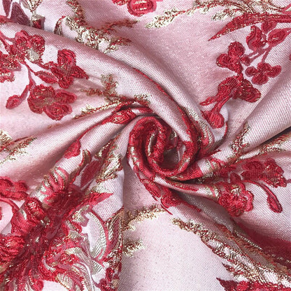 Tissu satiné damassé métallisé : jacquard à motif floral 3D, largeur 145 cm