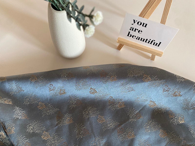 Tissu brocart de soie à motifs floraux : 150 cm de large, tissu pour cheongsam qipao coloré