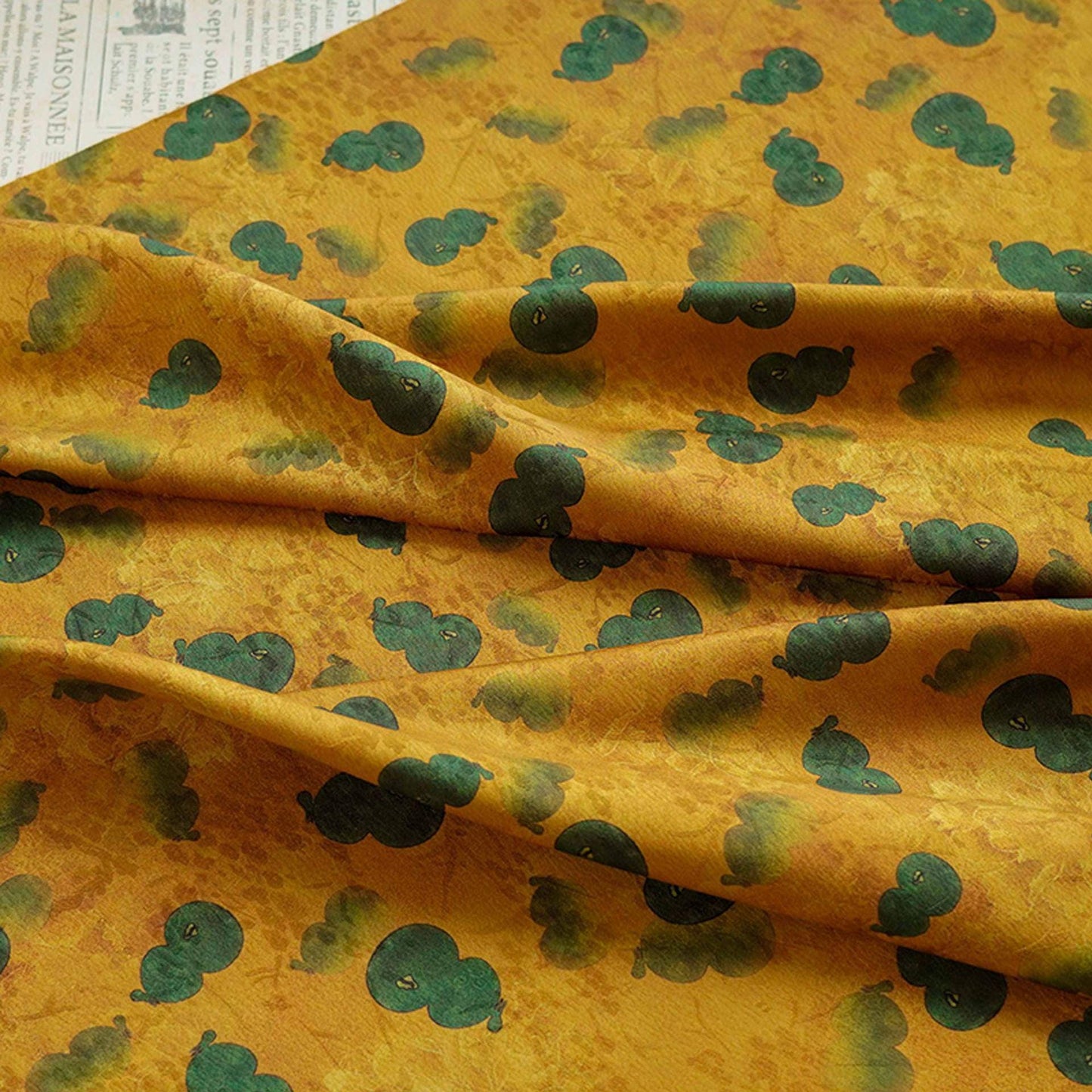 Tissu satiné de soie couleur thé : tissu d'ameublement imprimé vert de 150 cm de large