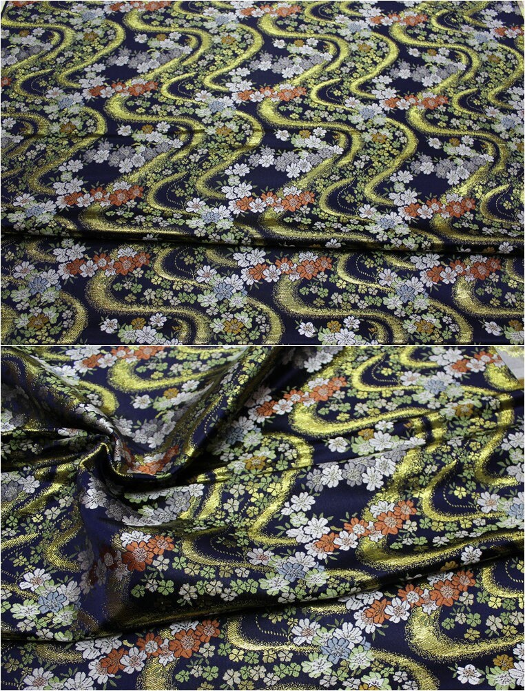 Tissu jacquard floral Nishijin : brocart de soie noir et or