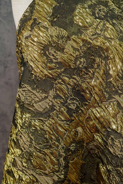 Tissu jacquard métallisé : blocs de couleur en relief pour robes et tenues de soirée