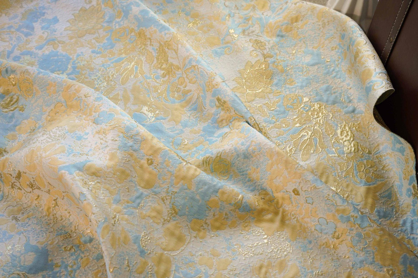 Tissu jacquard à fil doré : texture peinture à l’huile 3D, largeur 140 cm (55 po) – au mètre