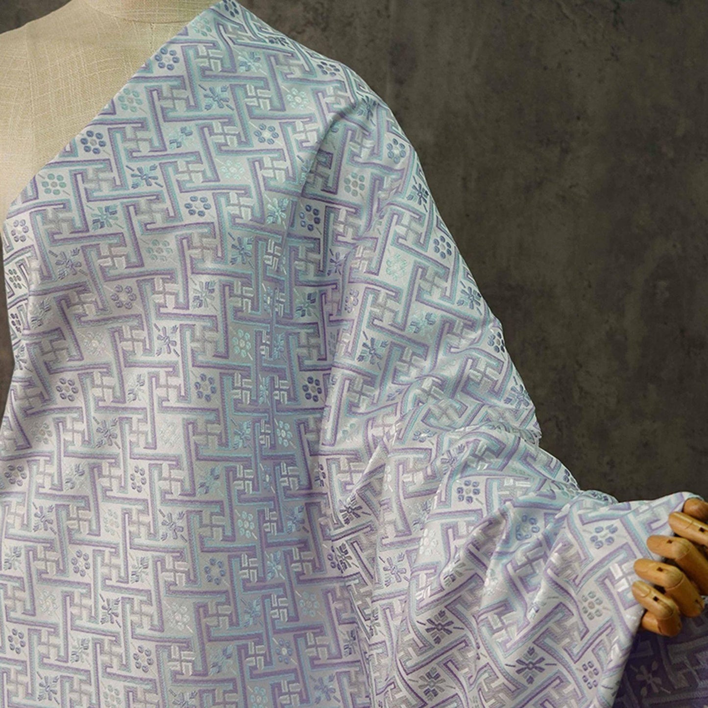 Tissu damassé jacquard Wanji : revêtement d’ameublement japonais violet et bleu, 147 cm de large