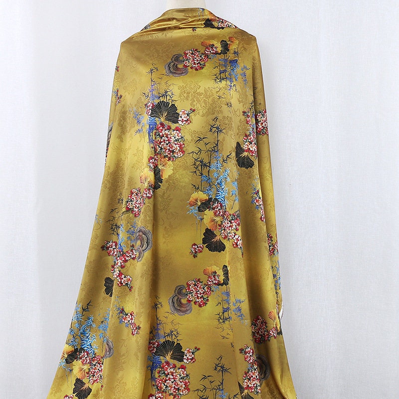 Tissu satin de soie Ginkgo Tea : imprimé floral, 150 cm de large