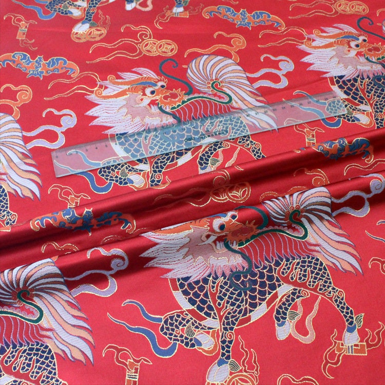 Tissu brocart de soie Kirin : Jacquard noir et rouge, 74 cm de large
