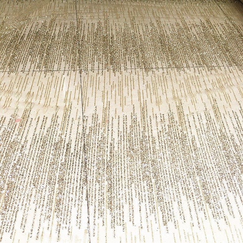 Tissu en dentelle géométrique argentée à paillettes : tulle pour robe de mariée de 140 cm de large