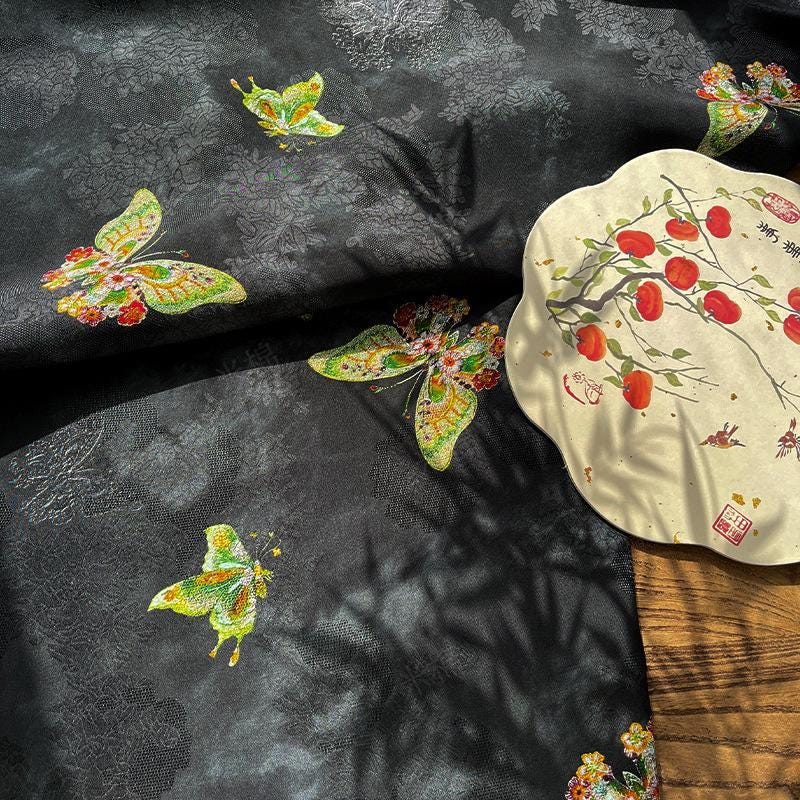 Tissu rayonne à motifs papillons colorés (150 cm de large) | Ameublement, vêtements, costumes