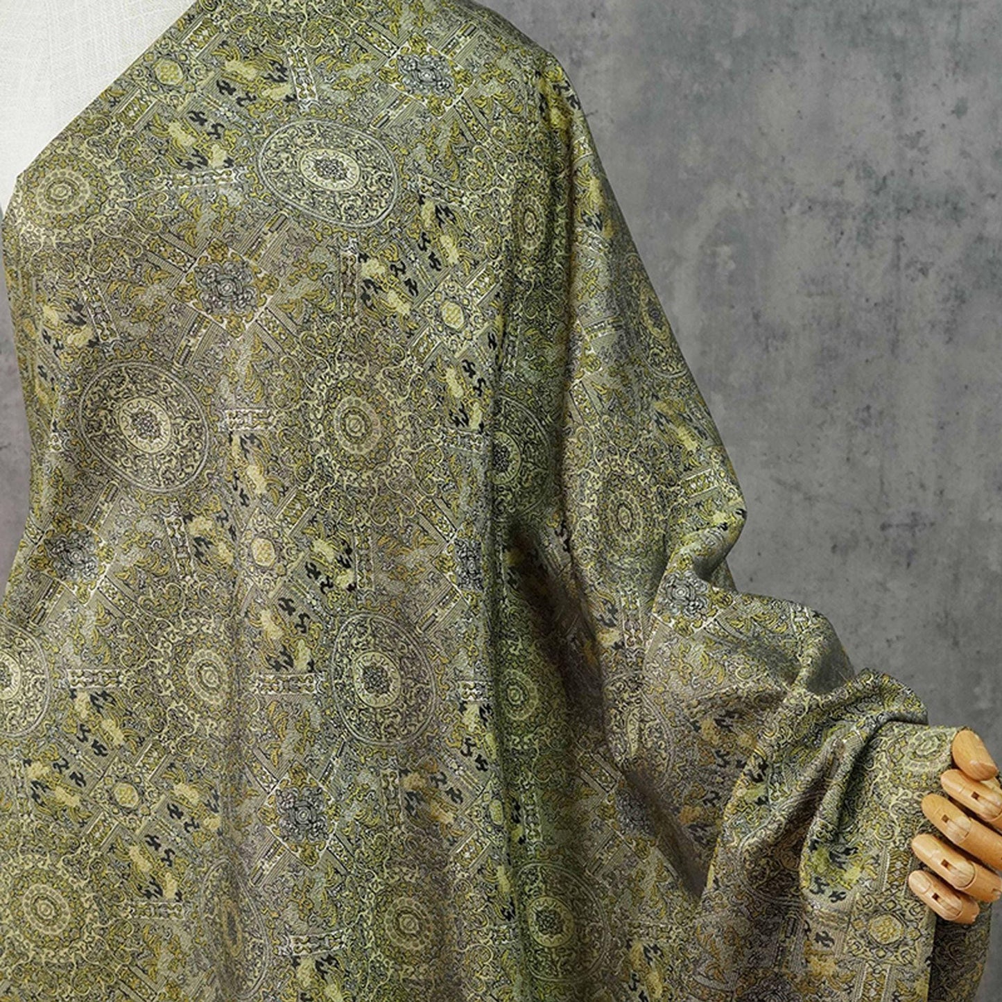 Tissu brocart Ombre Song : Jacquard style chinois à fil d'or (150 cm)