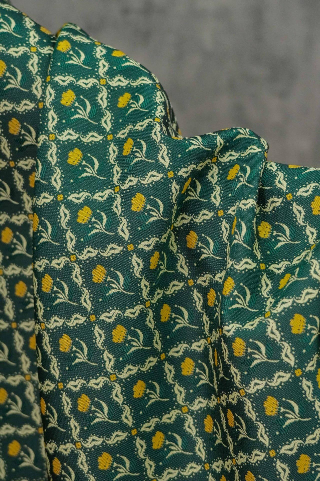 Tissu jacquard tulipe tissé : textile vintage double face, 160 cm de large