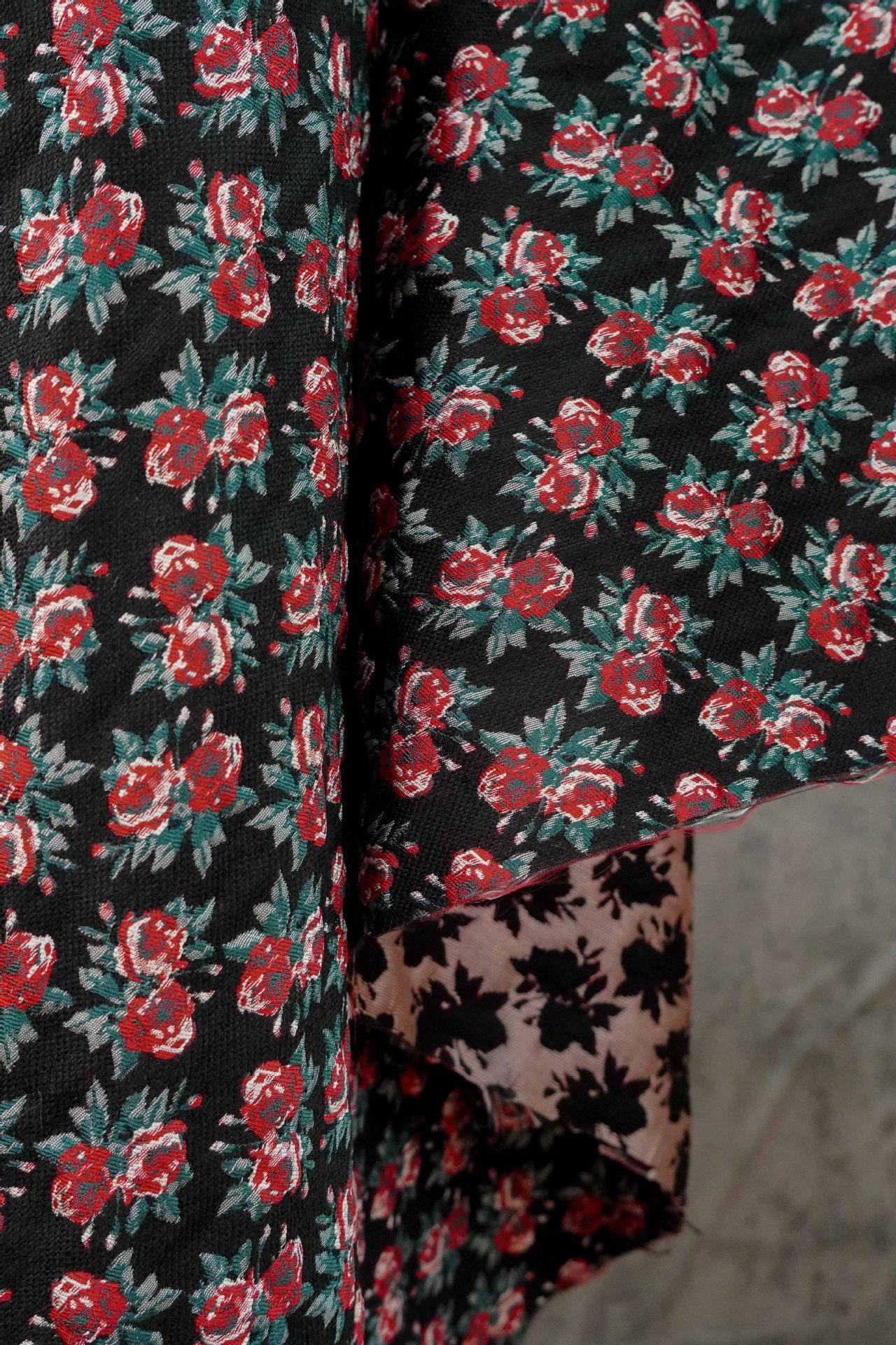 Tissu jacquard à motif floral : design rétro 3D, largeur 142 cm (56 po) - Vendu au mètre