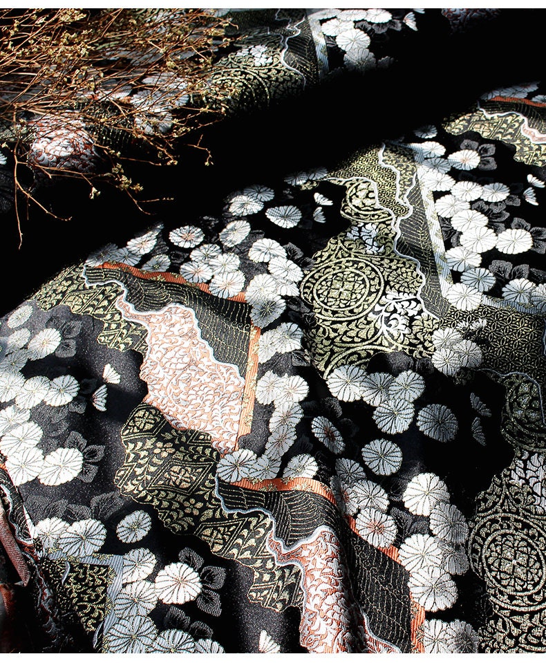 Tissu brocart doré tissé Nishijin : Soie jacquard chrysanthème (29,5"/59"L)