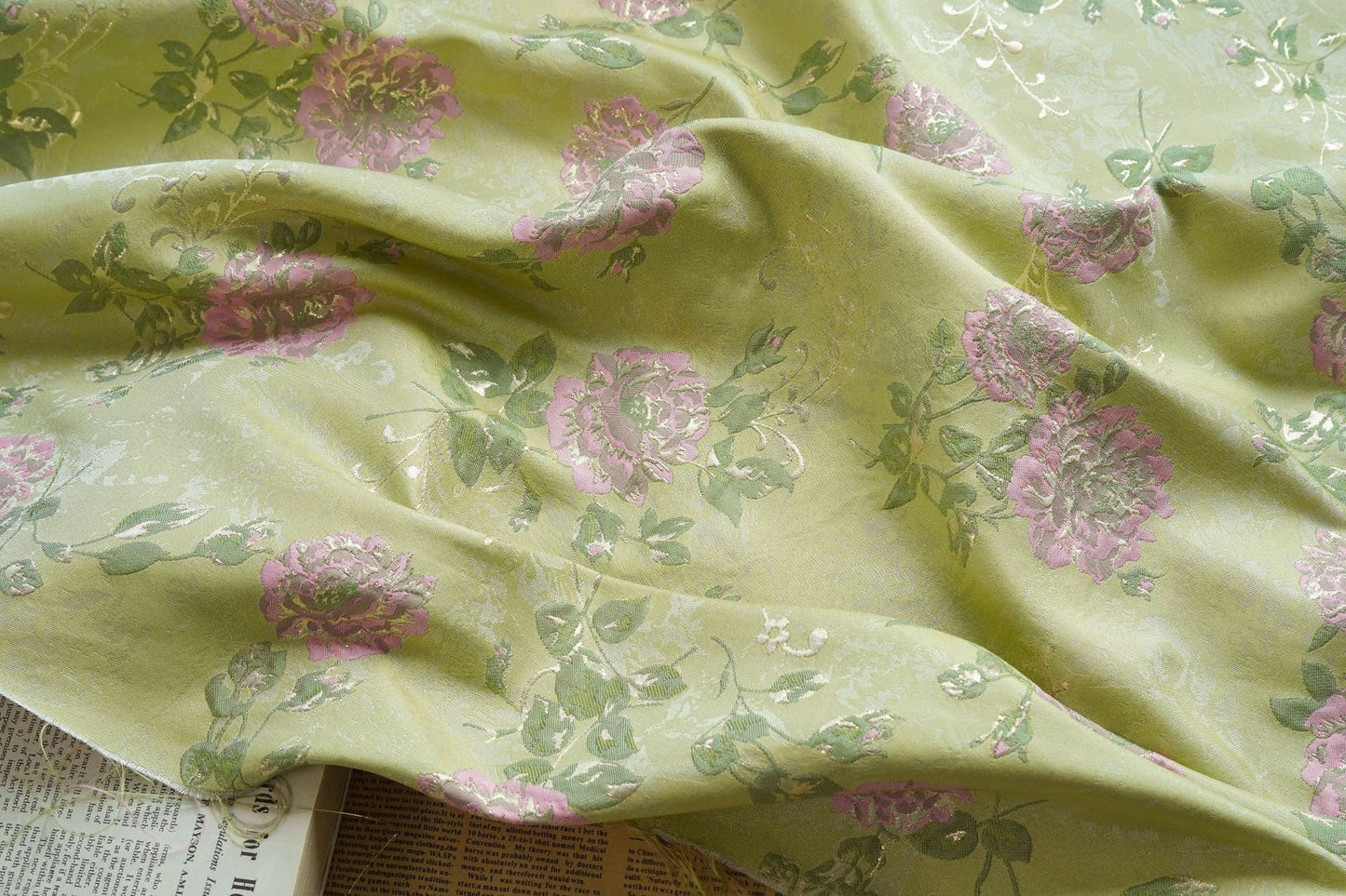 Tissu jacquard brocart à motif floral : style palais rétro, largeur 150 cm (59 po) - Vendu au mètre