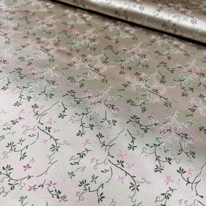 Tissu brocart à motifs floraux : Jacquard or pâle, tissu pour cheongsam qipao