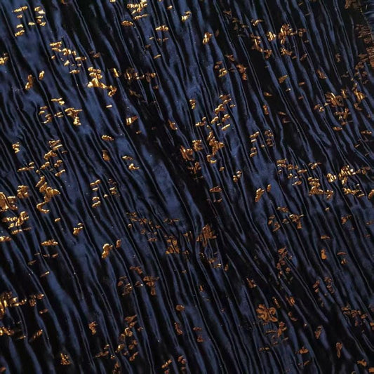 Tissu jacquard bleu ciel et or : motif en relief scintillant, 140 cm de large
