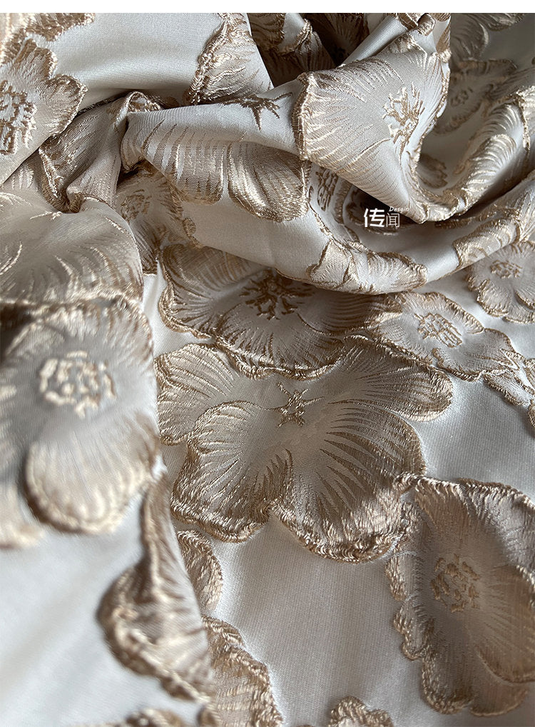 Tissu jacquard floral brodé or - 145 cm de large - Tissu de créateur de luxe