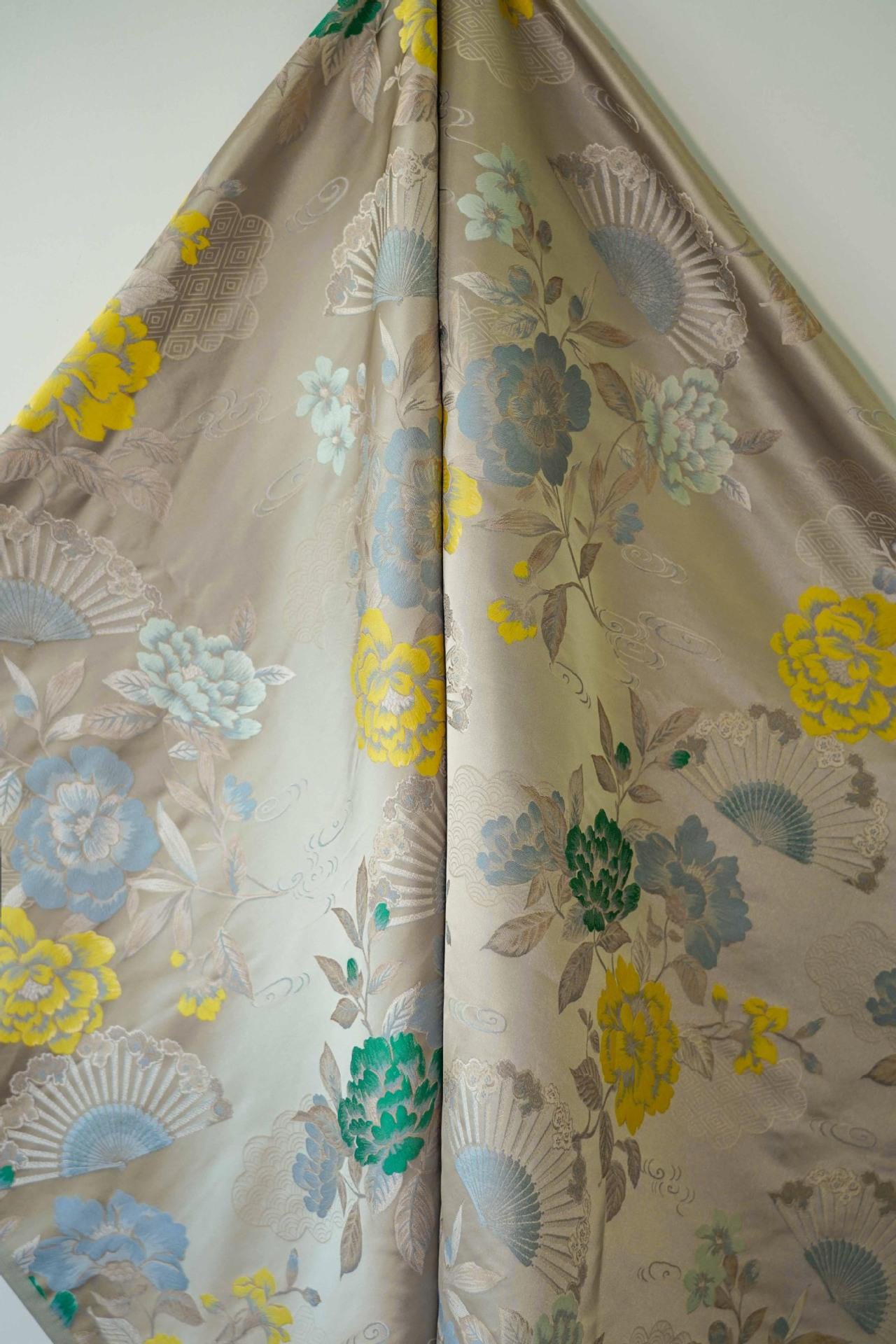 Tissu Rayon Peony Nishijin : Brocart floral japonais, 150 cm de large