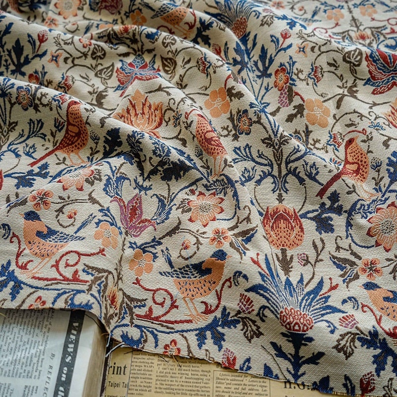 Tissu d'ameublement rétro à motifs d'oiseaux et de fleurs d'automne, idéal pour les costumes et la décoration - 145 cm de large