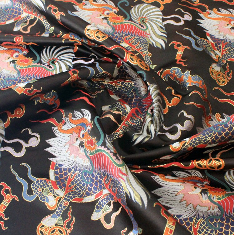 Tissu brocart de soie Kirin : Jacquard noir et rouge, 74 cm de large