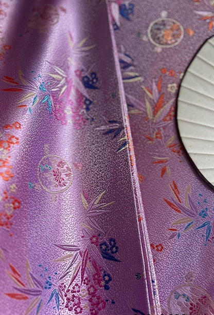 Brocart violet tissé Nishijin : Jacquard à fleurs et soie de bambou (29,5 po de largeur, vendu au mètre)