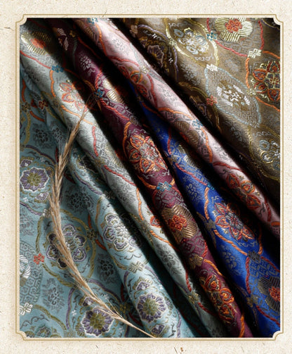 Tissu brocart Nishijin-ori : mélange de soie à fleurs de cygne japonaises (29,5 po de largeur)