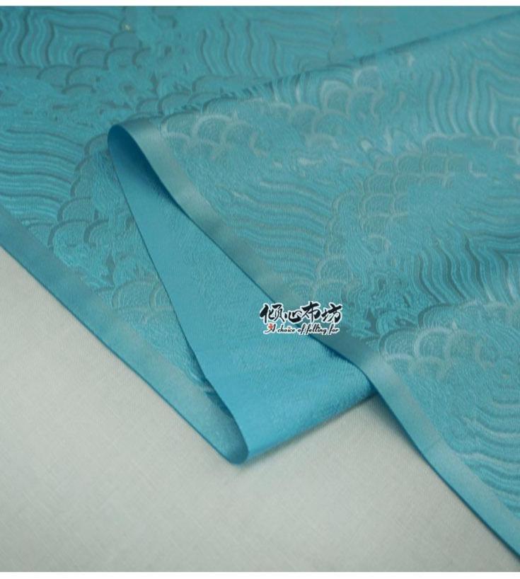 Tissu brocart à motif vagues turquoise : jacquard de soie et rayonne, 74 cm de large