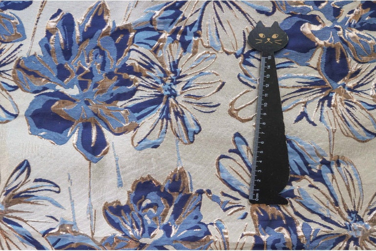 Tissu jacquard floral bleu à fil doré : 150 cm de large, gaufré, pour ameublement