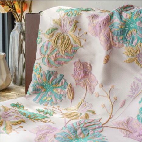 Tissu jacquard floral à fil doré : texture peinture à l’huile 3D, 140 cm de large