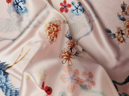 Tissu satin de rayonne à motif paon : tissu doux imprimé pour les mariées