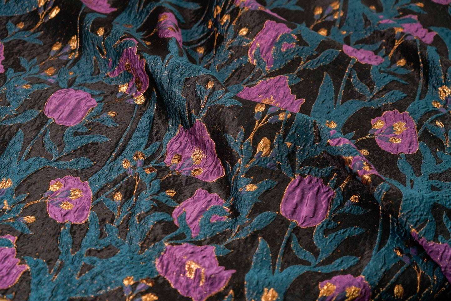 Tissu jacquard à fils dorés : motif tulipe rétro 3D, 142 cm de large