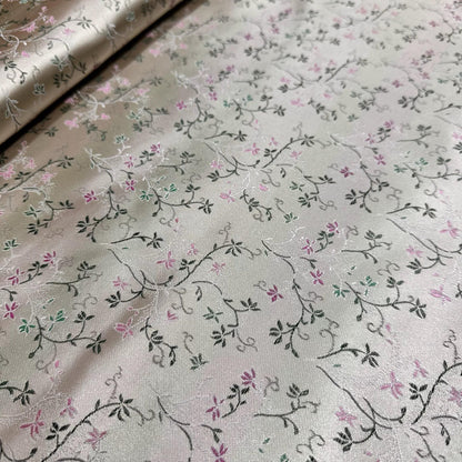 Tissu brocart à motifs floraux : Jacquard or pâle, tissu pour cheongsam qipao