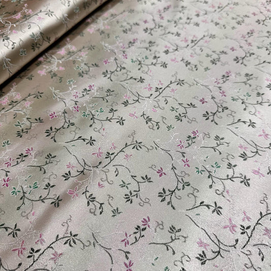 Tissu brocart à motifs floraux : Jacquard or pâle, tissu pour cheongsam qipao