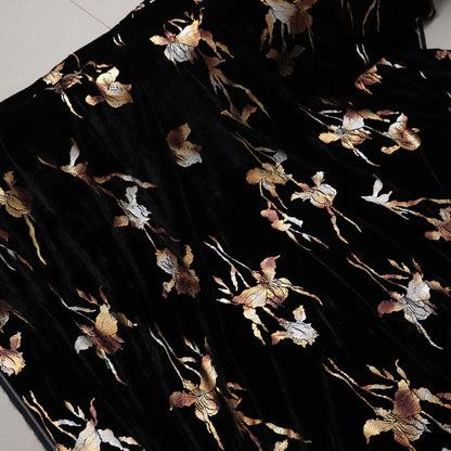 Tissu velours noir : imprimé floral doré, 140 cm de large