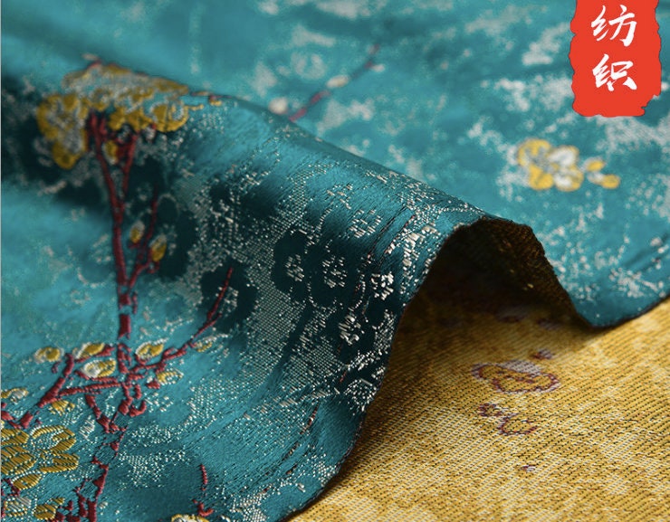 Tissu brocart à fleurs de prunier : matériau de couture en rayonne multicolore pour cheongsam et qipao.
