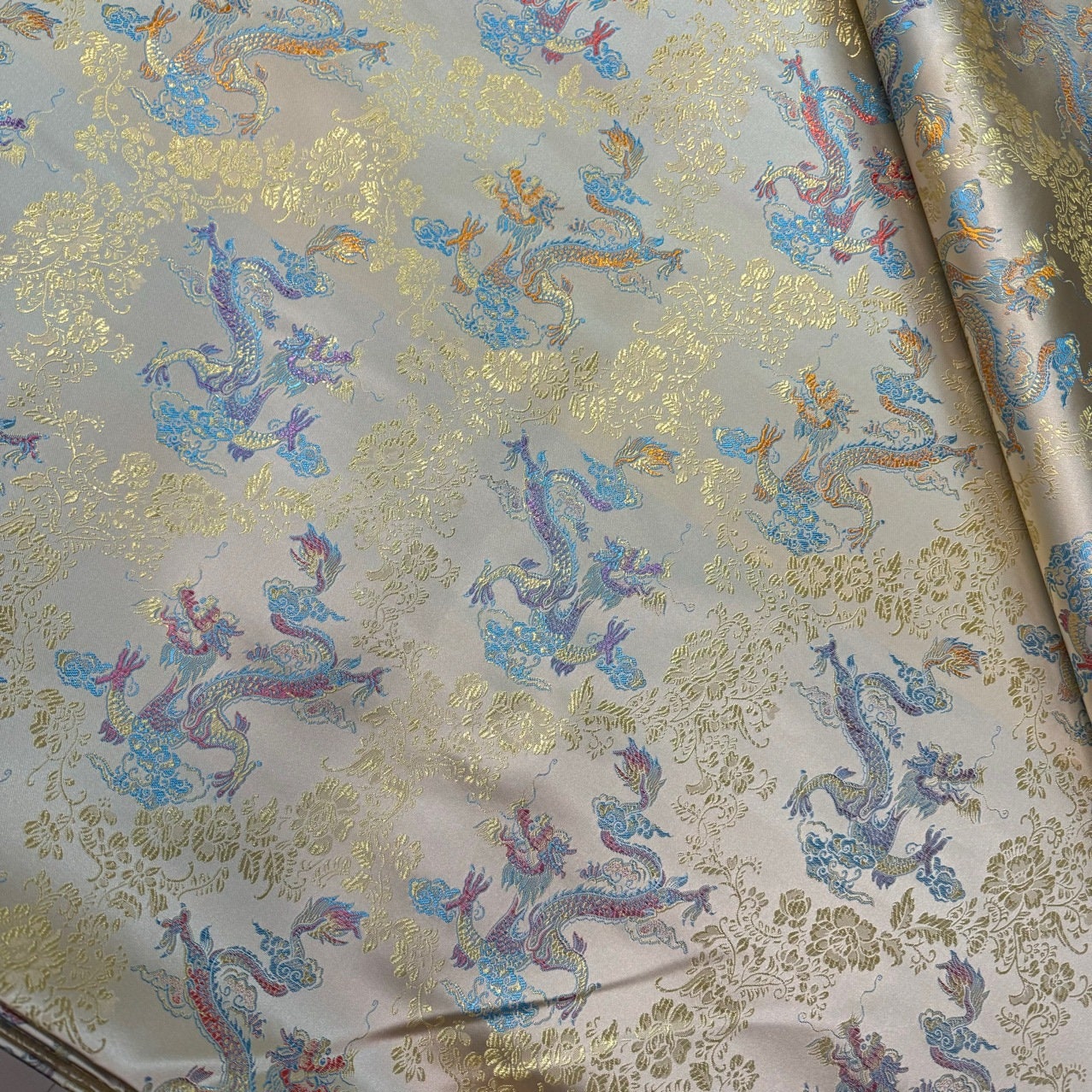 Tissu brocart de soie : motif grand dragon, 150 cm de large, ameublement et confection