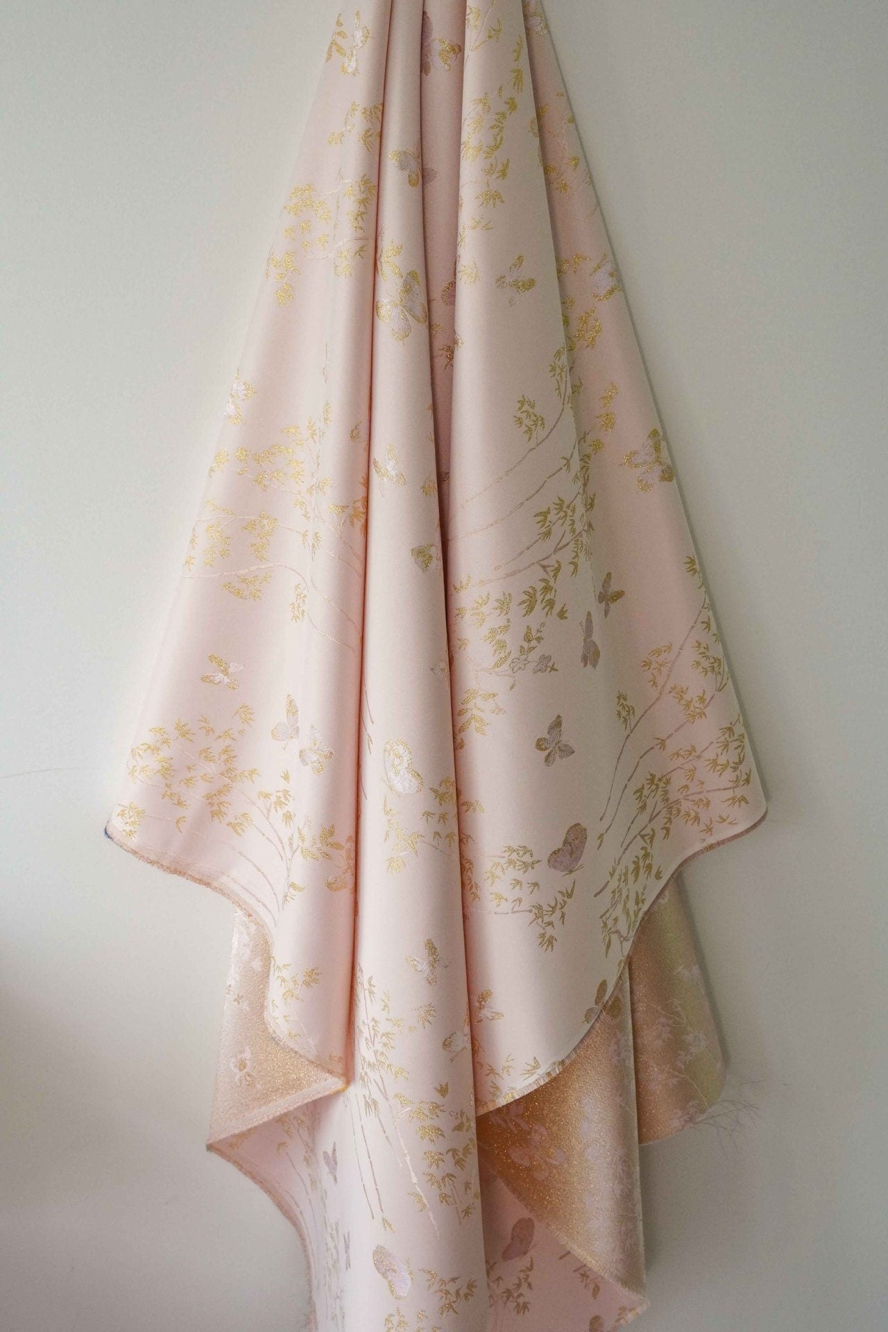 Tissu brocart papillon : Tissu kimono Nishijin à fil d'or (au mètre)