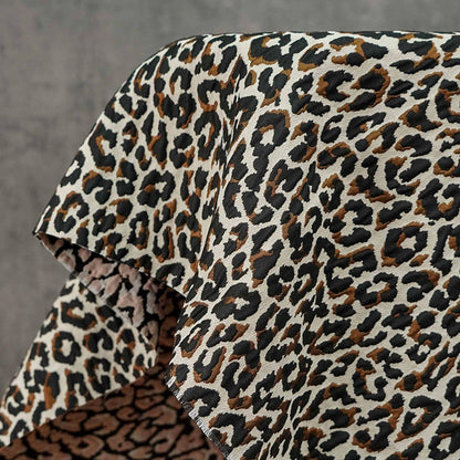 Tissu d'ameublement jacquard léopard : damas en polyester gaufré 3D, 168 cm de large