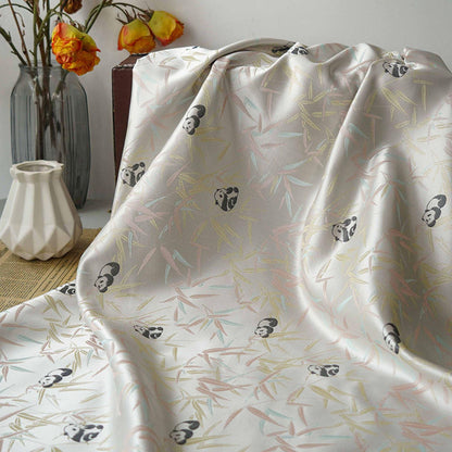 Tissu satiné brocart panda : 65 pouces de large, style couture chinoise