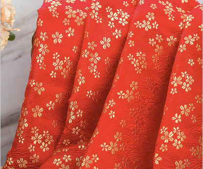 Tissu brocart Sakura : mélange soie-rayonne de 150 cm de large, motif vagues tonitruantes