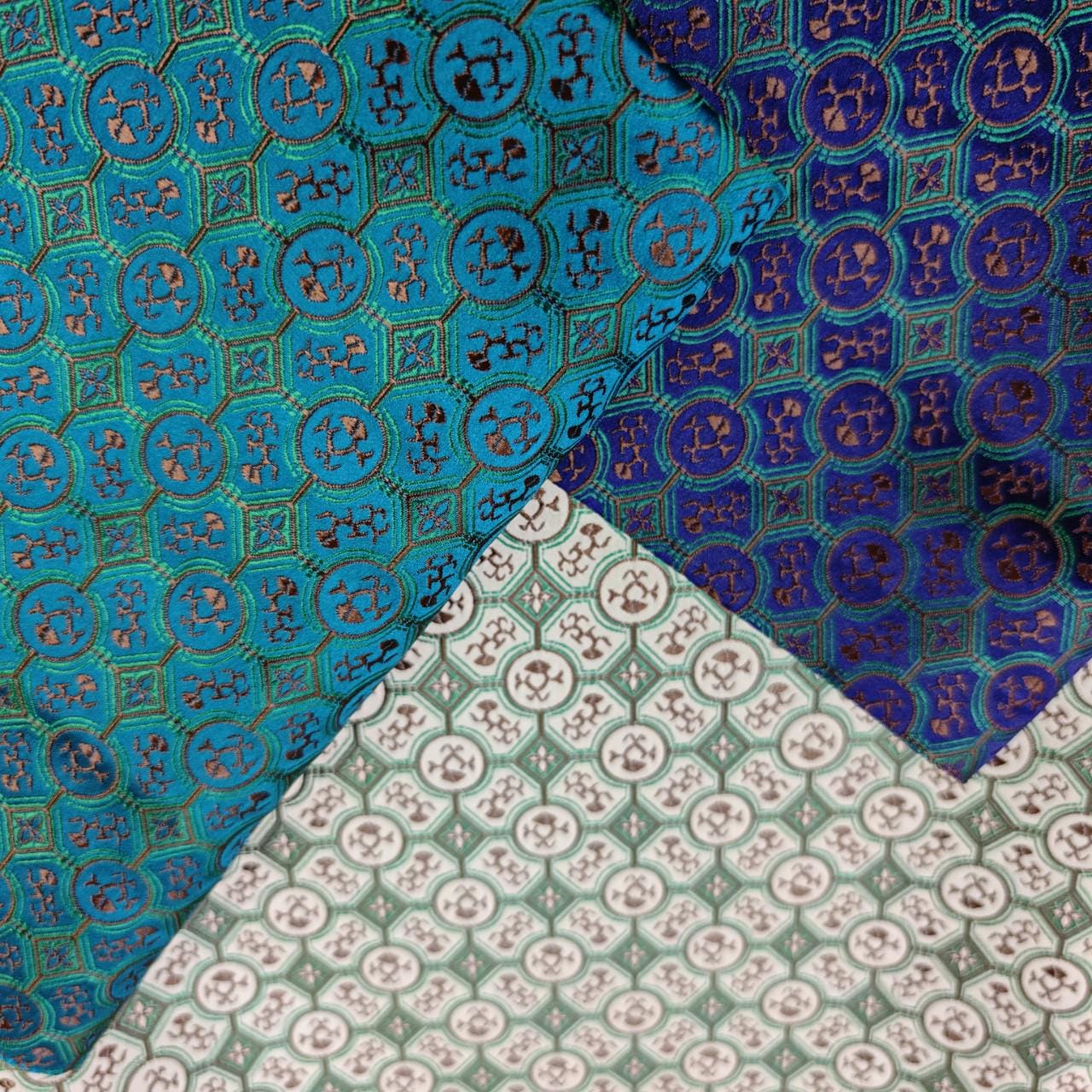 Tissu brocart jacquard à motifs floraux : mélange de soie et de rayonne, style Tang chinois