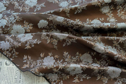 Tissu jacquard style palais européen, motif feuilles et fleurs, collection Reserve, largeur 62 pouces