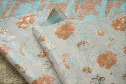 Tissu jacquard floral à fil doré : texture 3D, largeur 140 cm