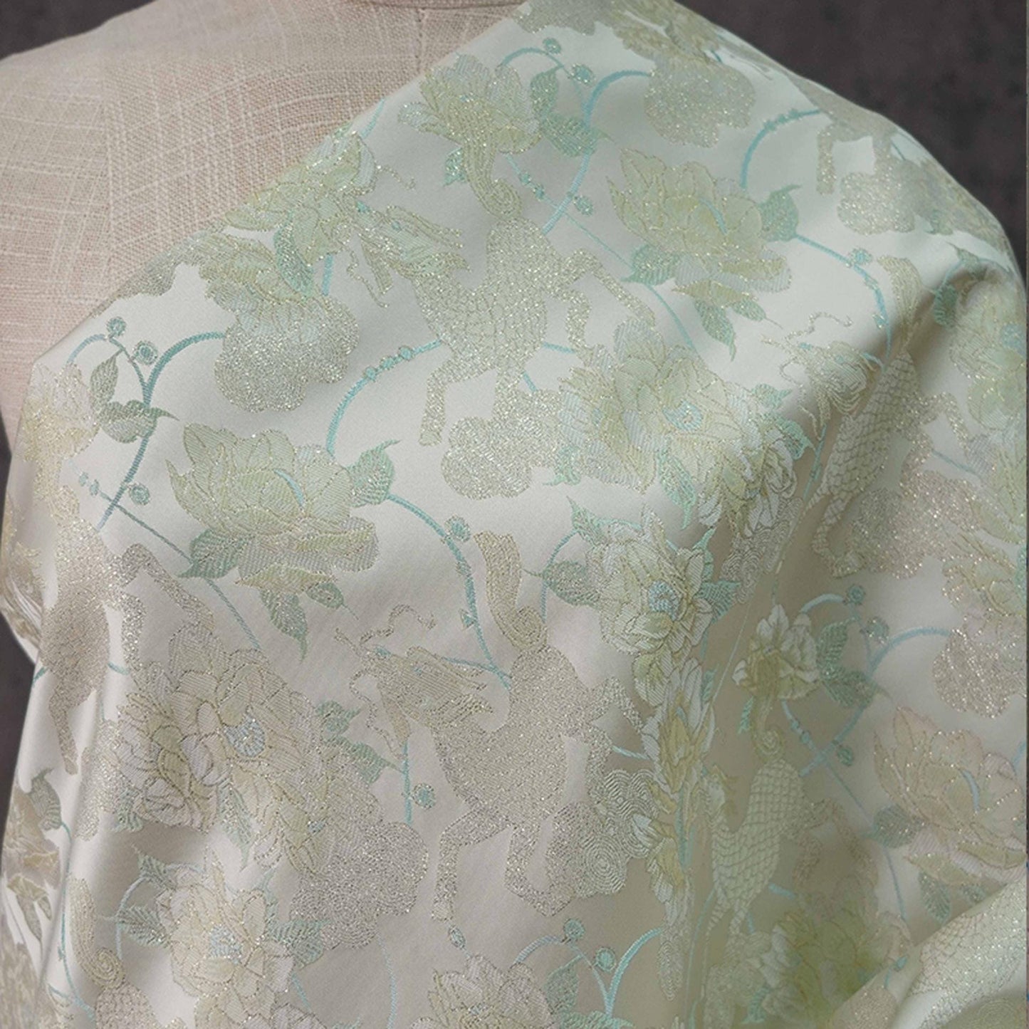 Tissu brocart à fils d'or : Matériel de couture floral mongol tibétain