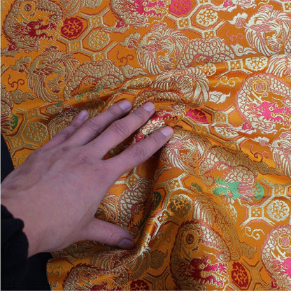 Tissu brocart japonais Nishijin : mélange de soie et de rayonne jacquard à motifs floraux