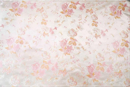 Tissu jacquard à motif floral et fil doré : texture 3D, largeur 160 cm, vendu au mètre